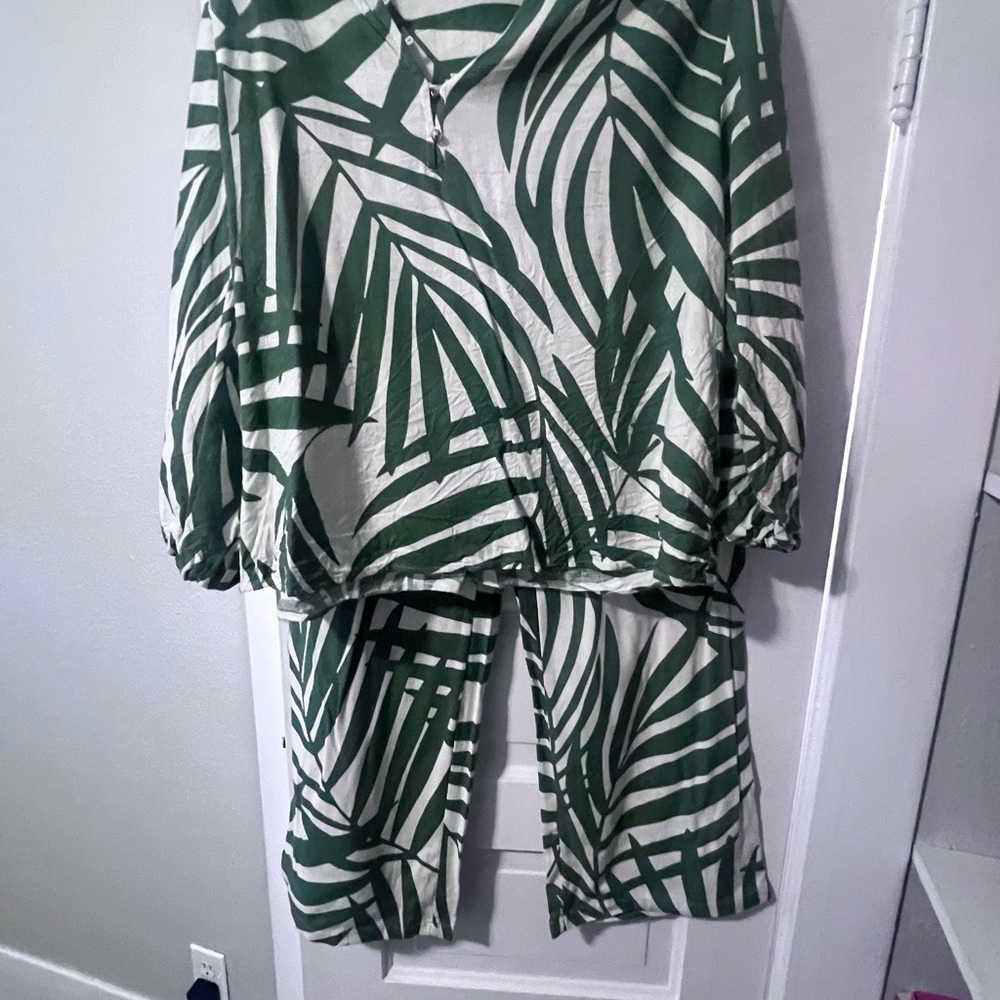 Gemma + Jane palm print pants and top - Picture 4 of 9